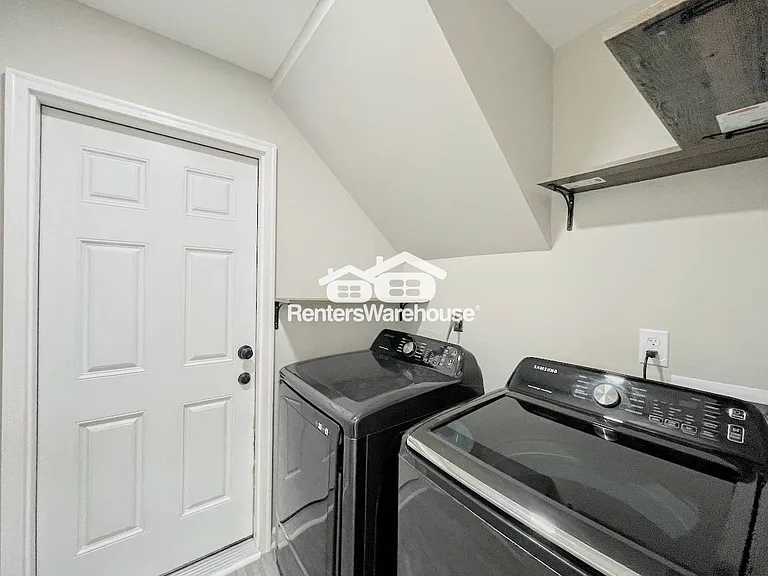 1054 Ivaloo St — Photo 15