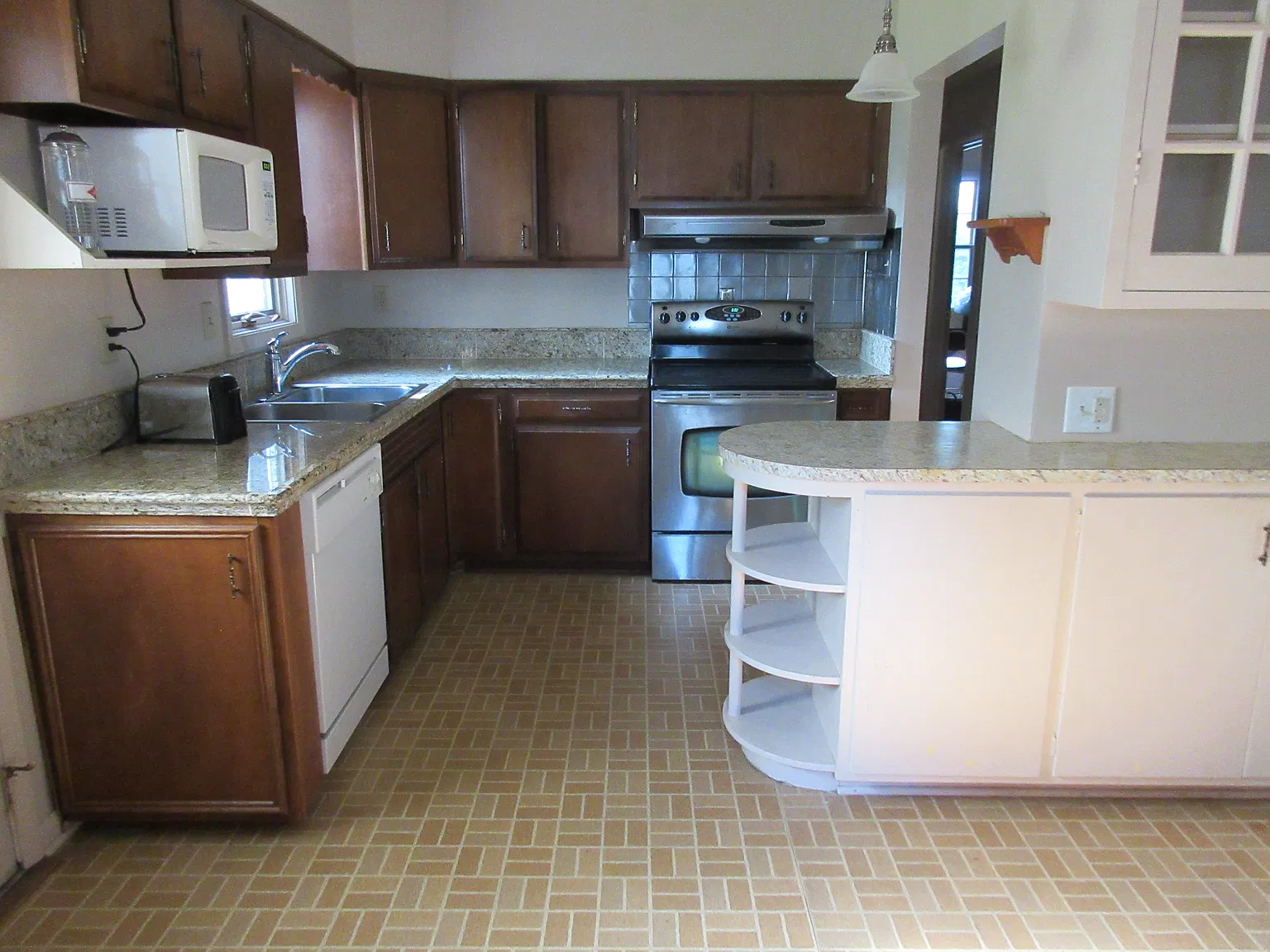 4 bed, 1470 sqft, $1,800 — Photo 3