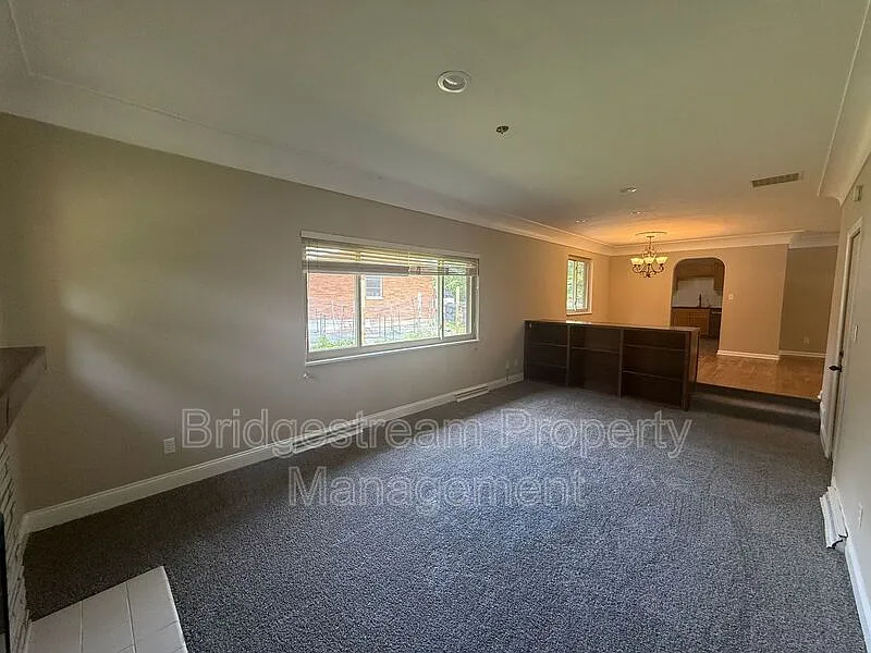 3 bed, 2.0 bath, 1512 sqft, $2,150 — Photo 4
