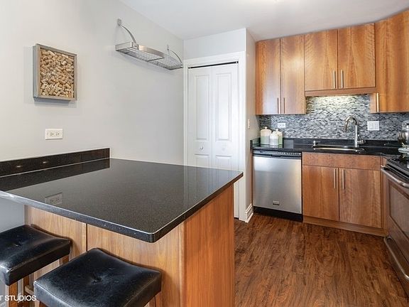 4th image of 3033 N Sheridan Rd APT 811