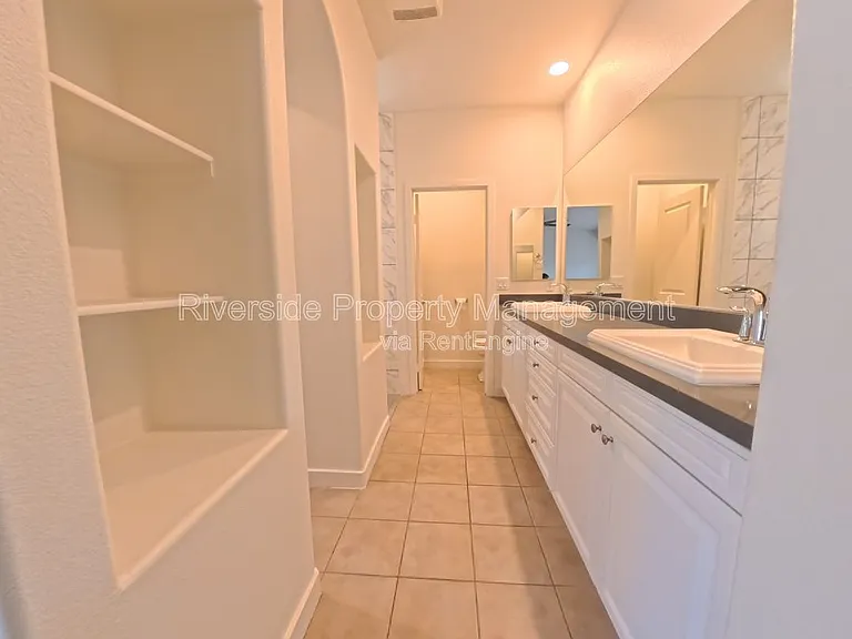 2921 Gibson St — Photo 31