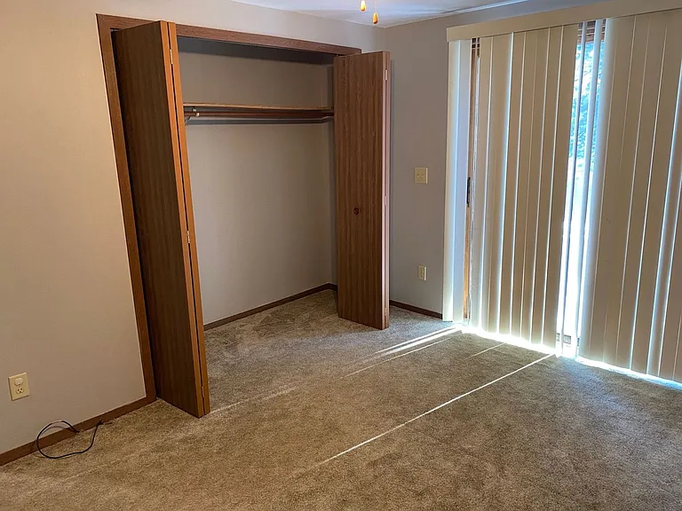 172 W Hill Rd — Photo 4