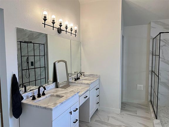4th image of 2901 SW 124th Ct
