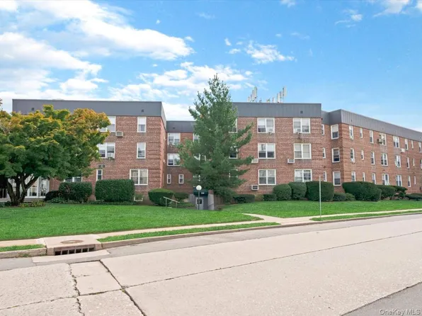 530 Dubois Avenue #2C, Valley Stream, NY 11581