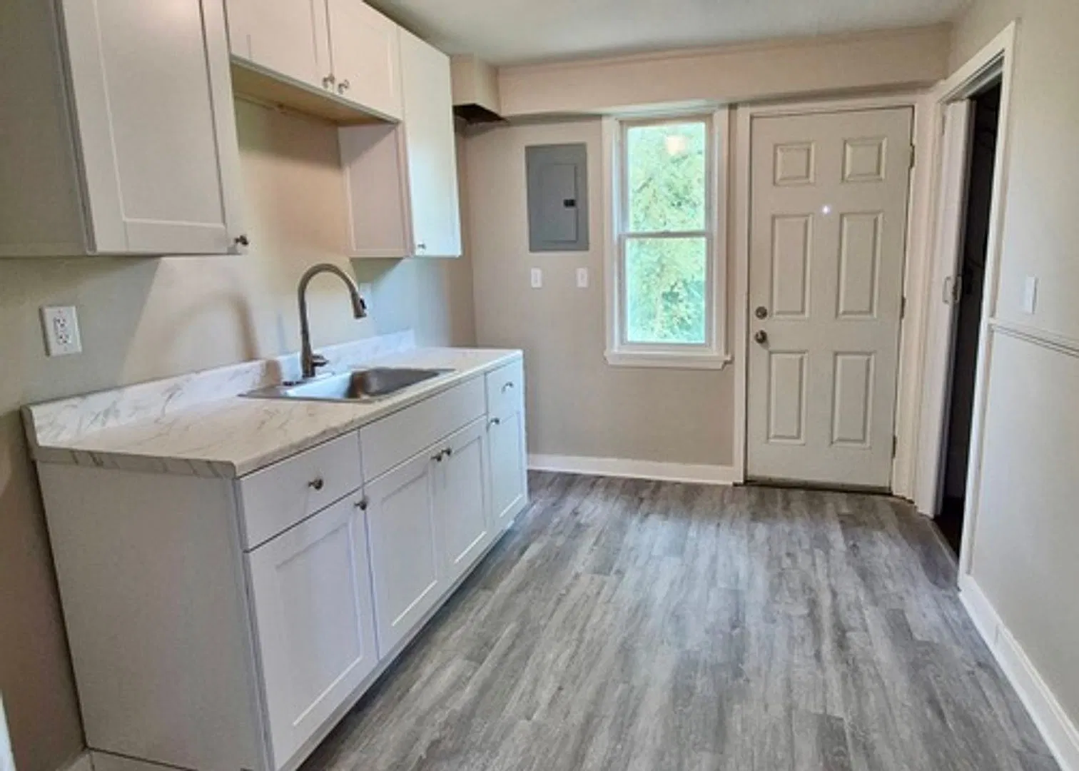 52-58 Dumas Pl — Photo 1