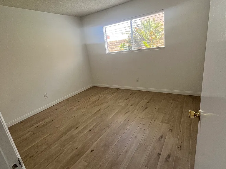 4421 Green Ave #B — Photo 8