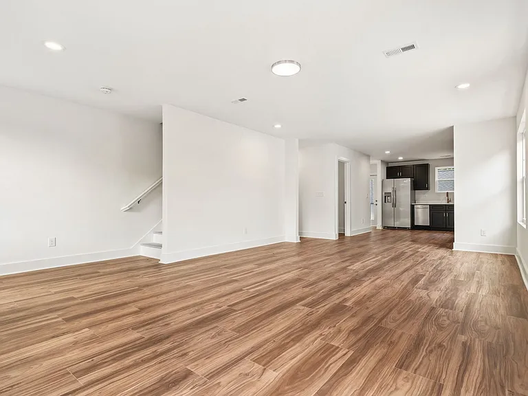 711 Gerard St #B — Photo 11