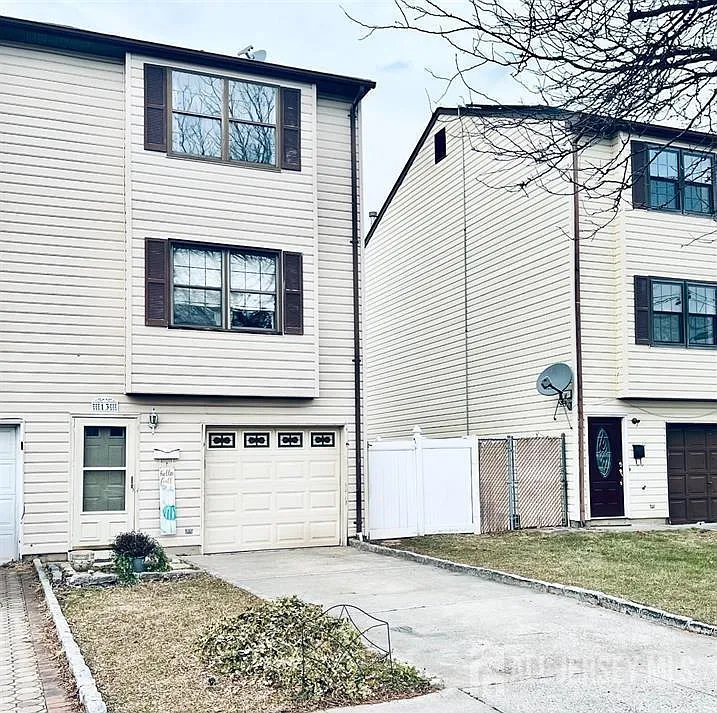 3 bed, 1.5 bath, $3,000 — Photo 2