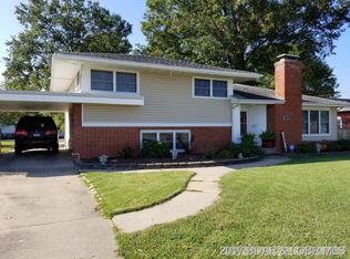 106 W Washington St, Versailles, MO 65084