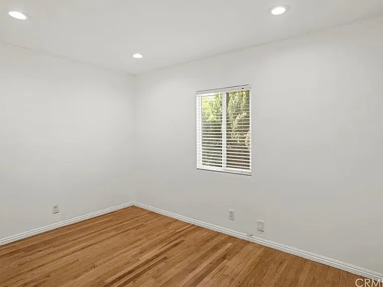 300 W Hillsdale St #2 — Photo 8