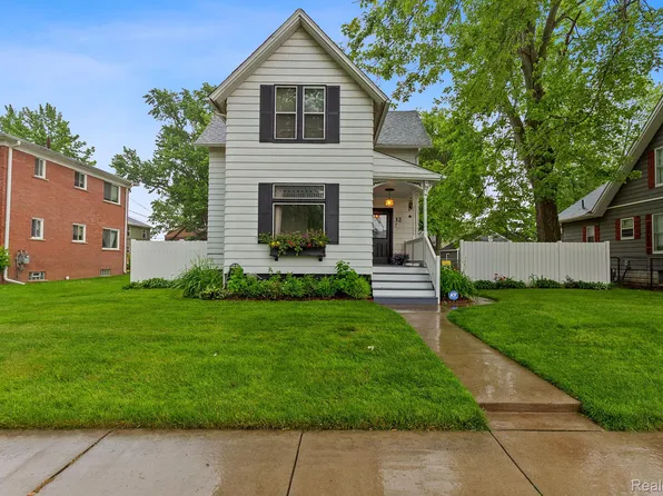32 3rd St, Mount Clemens, MI 48043