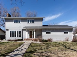 3426 Maple St N, Fargo, ND 58102