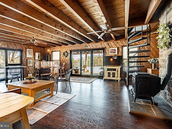 4th image of 121 W Boot Rd