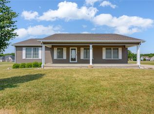111 Robin Dr, Macon, IL 62544