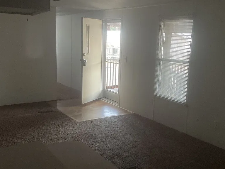 521 E Veterans Memorial Blvd #66 — Photo 10
