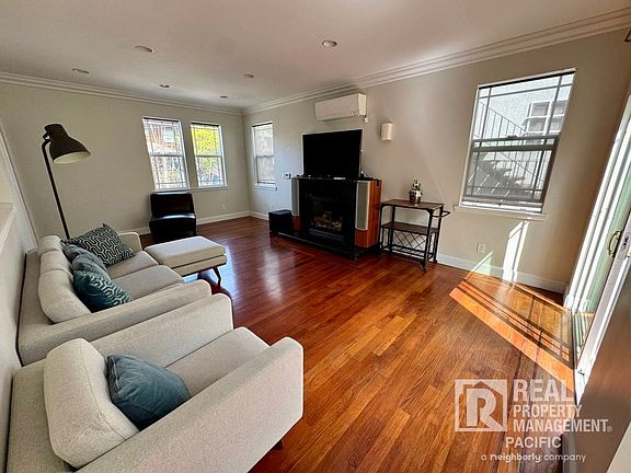 4th image of 338 Athol Ave