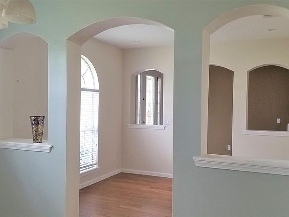 2nd image of 15563 Lexington Park Blvd