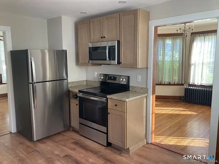 44 S Elm St — Photo 2