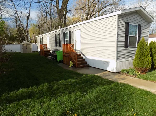 40352 Harrison St, Novi, MI 48375