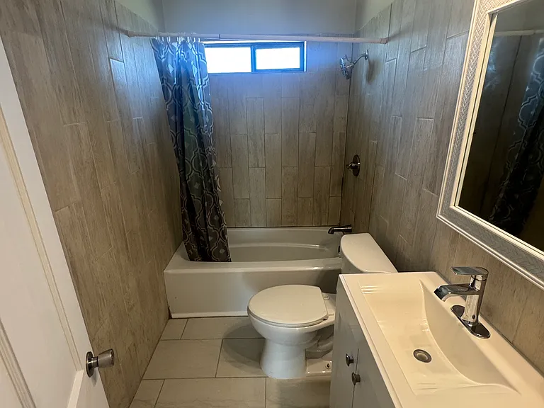 1025 Crescent Dr — Photo 9