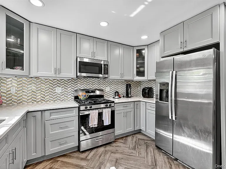 358 N Broadway #2 — Photo 2