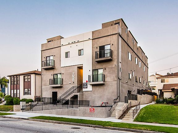 3rd image of 7036 La Tijera Blvd #16