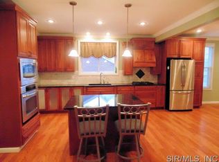 709 Cypress St, Highland, IL