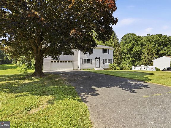 3rd image of 3906 Boxwood Rd