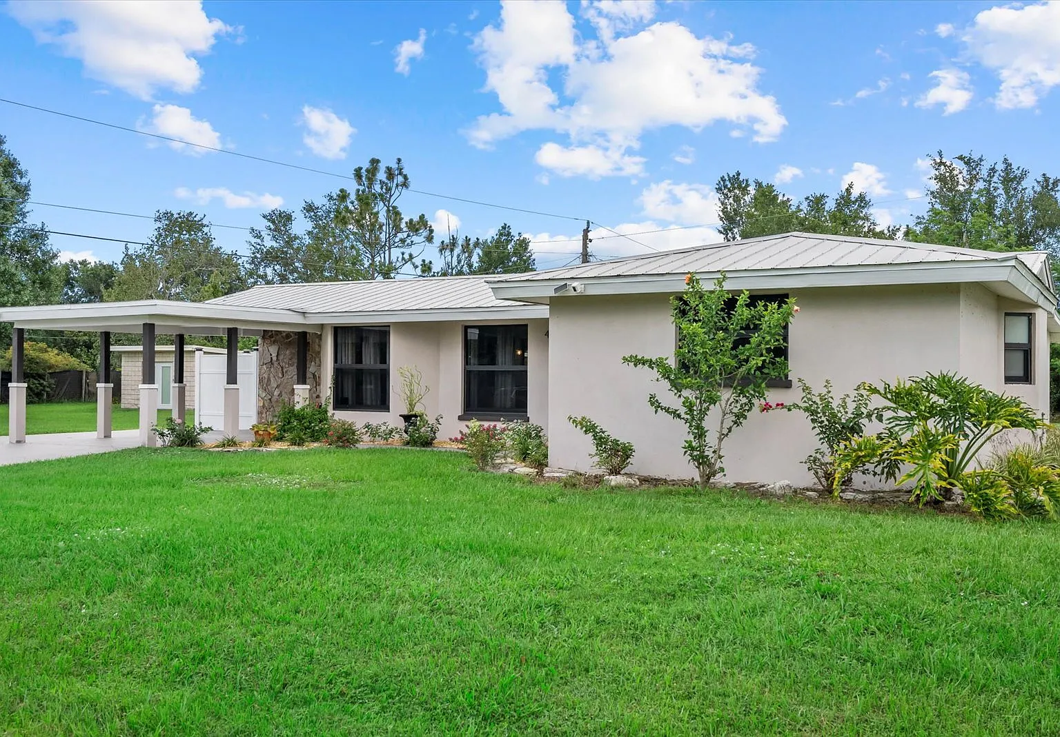 3 bed, 2.0 bath, 1164 sqft, $2,000 — Photo 4