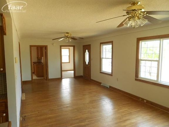 4th image of 3462 Farley St