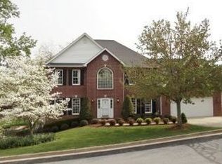 8 Wayland Ct, Johnson City, TN 37604
