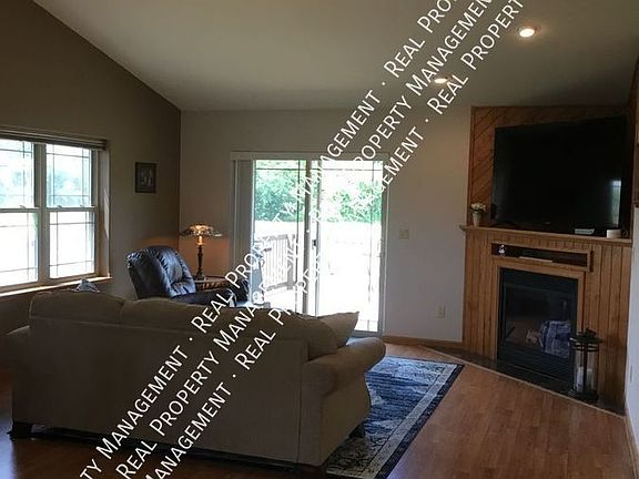 5th image of 298 Silver Fox Dr N
