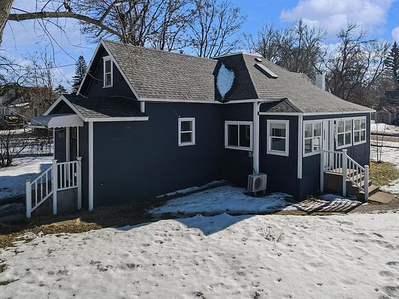 2nd image of 602 1st Ave NE