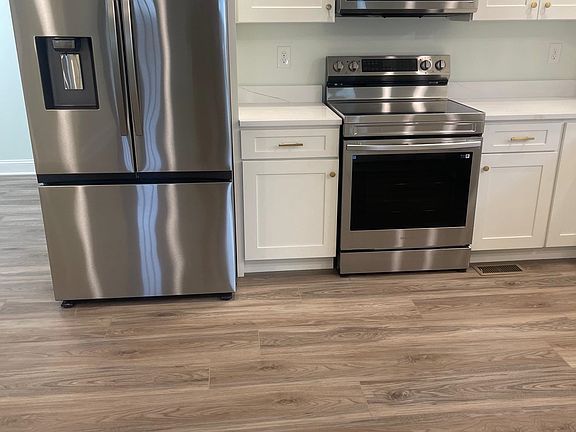 4th image of 1300 Bluegrass St