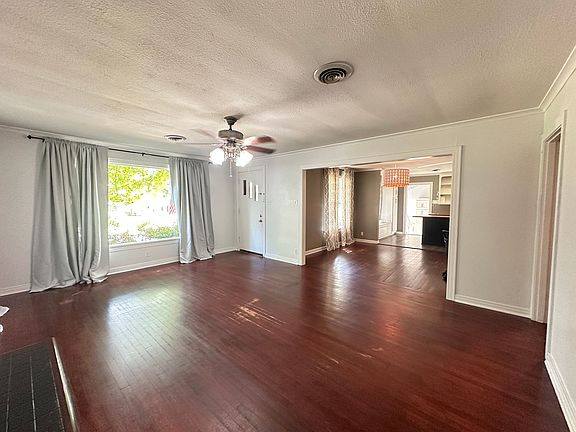 3rd image of 316 Elmwood Cir