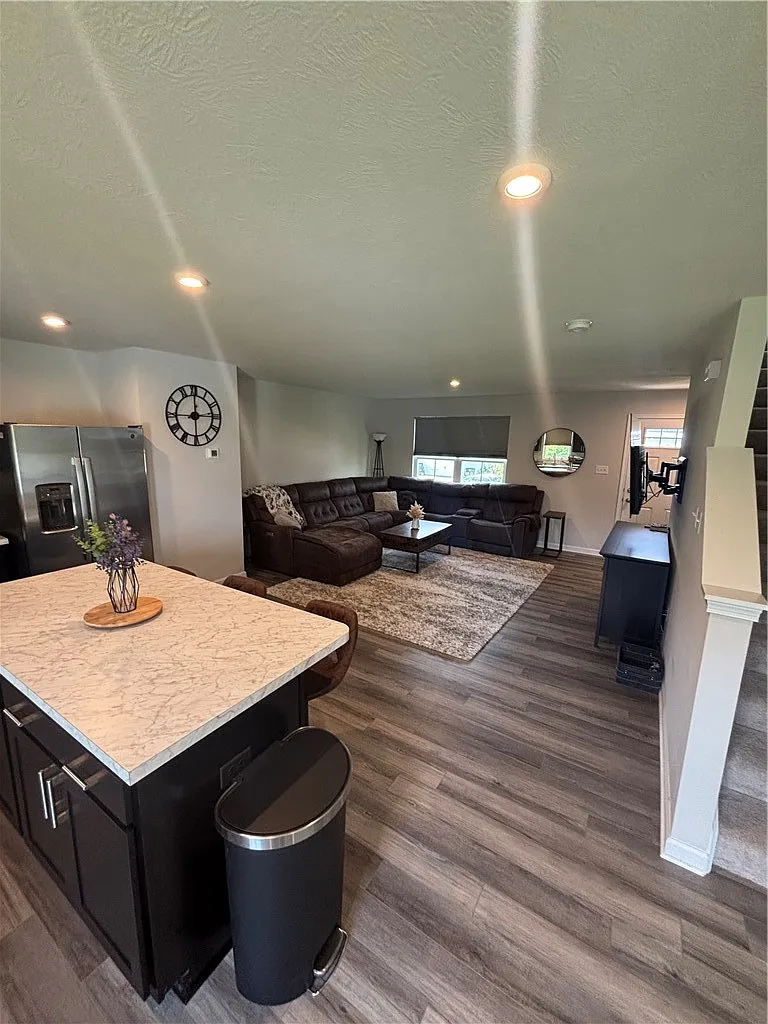 4 bed, 2.5 bath, 1900 sqft, $2,695 — Photo 3