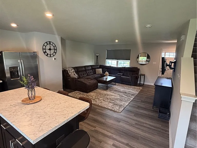 313 Ruth Ct — Photo 3