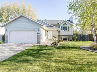 2601 38 1/2 Ave S, Fargo, ND 58104