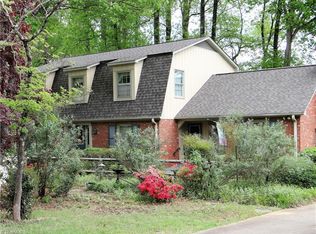 902 Fairgreen Rd, Greensboro, NC 27410