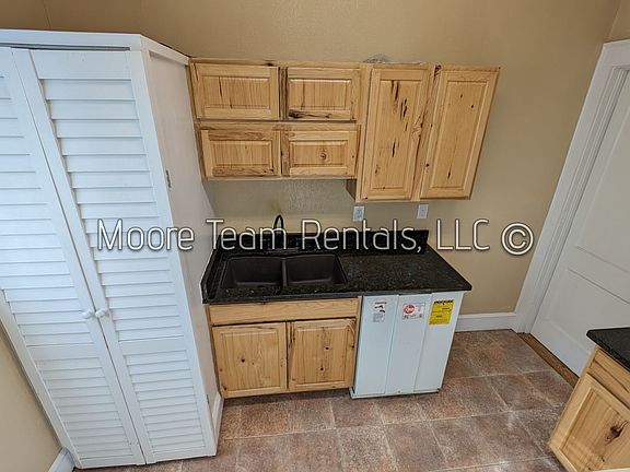 3rd image of 446 N Main St #3