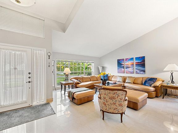 4th image of 1011 NW 193rd Avenue