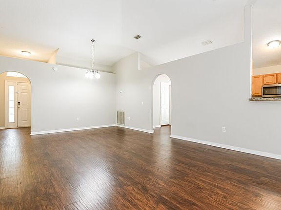 4th image of 452 Hammerstone Ave