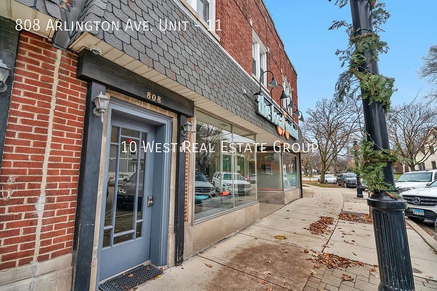 1st image of 808 Arlington Ave Unit 11