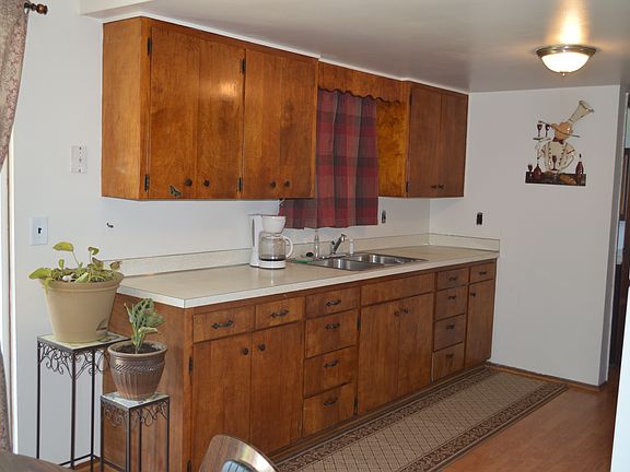 4th image of 1010 7th St SE