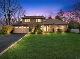 4 Long Meadow Rd, Commack, NY 11725