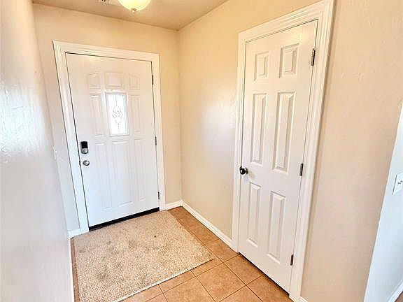 2nd image of 1512 Sommerset Pl