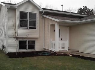 1217 Candlewick Dr NW, Poplar Grove, IL 61065