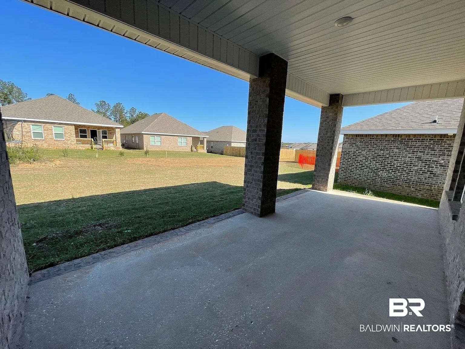 4 bed, 2.0 bath, 2047 sqft, $2,400 — Photo 3