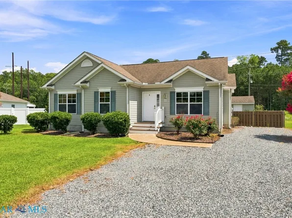 60 Byway Dr, Kilmarnock, VA 22482