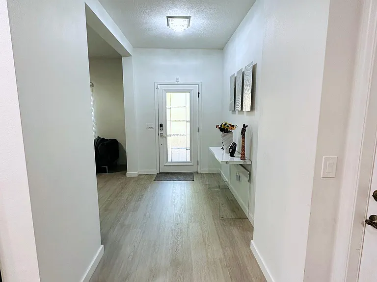 30 Amherst Pl — Photo 4